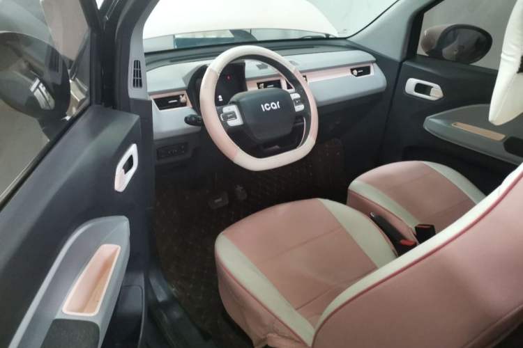 Used Chery New Energy QQ Ice Cream 2022 170km Sundae Phosphate Lithium-Ion Interior 4