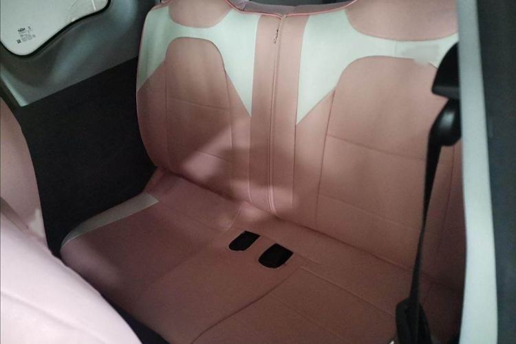 Used Chery New Energy QQ Ice Cream 2022 170km Sundae Phosphate Lithium-Ion Interior 5