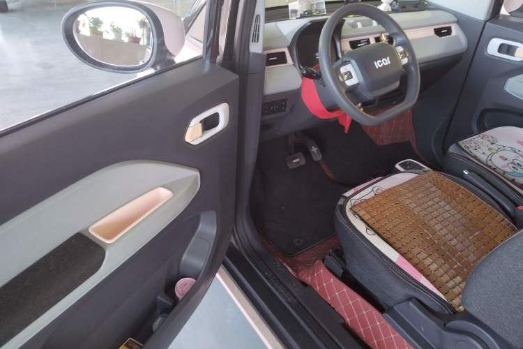 Used Chery New Energy QQ Ice Cream 2022 170km Sundae Phosphate Lithium-Ion Interior 6