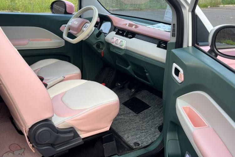 Used Chery New Energy QQ Ice Cream 2022 170km Sundae Phosphate Lithium-Ion Interior 6