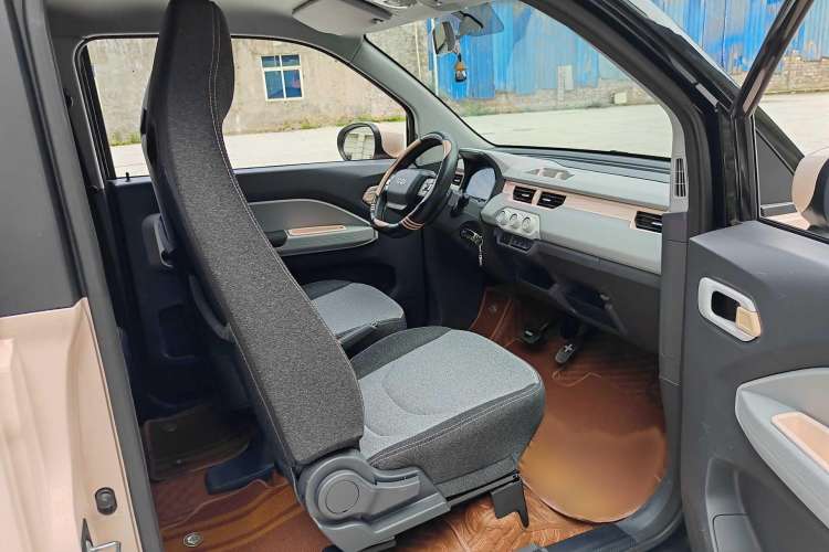 Used Chery New Energy QQ Ice Cream 2022 170km Sundae Phosphate Lithium-Ion Interior 9