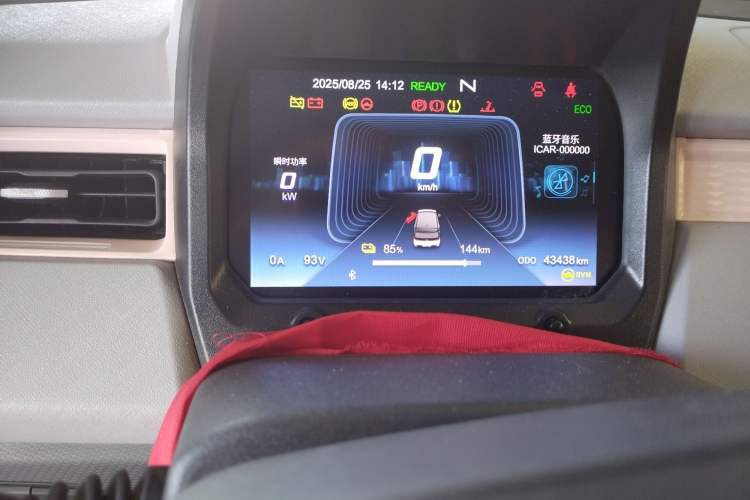 Used Chery New Energy QQ Ice Cream 2022 170km Sundae Phosphate Lithium-Ion Odometer Close Up