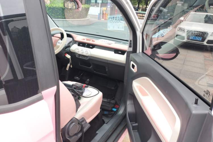 Used Chery New Energy QQ Ice Cream 2022 Taohuanxi Sweet Peach Edition Right Rear Door Interior