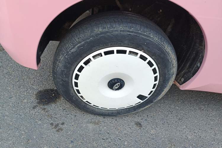 Used Chery New Energy QQ Ice Cream 2022 Taohuanxi Sweet Peach Edition Right Rear Wheel Hub