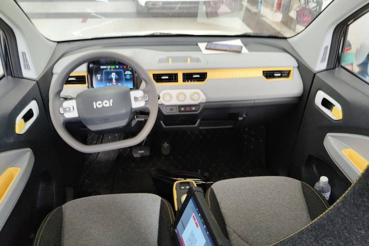 Used Chery New Energy QQ Ice Cream 2022 170km Sundae Phosphate Lithium-Ion Center Console