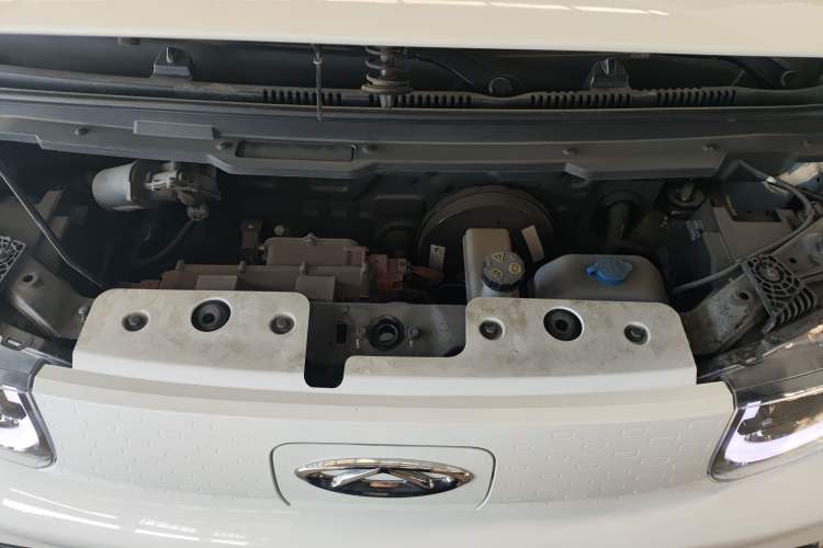 Used Chery New Energy QQ Ice Cream 2022 170km Sundae Phosphate Lithium-Ion Engine Bay