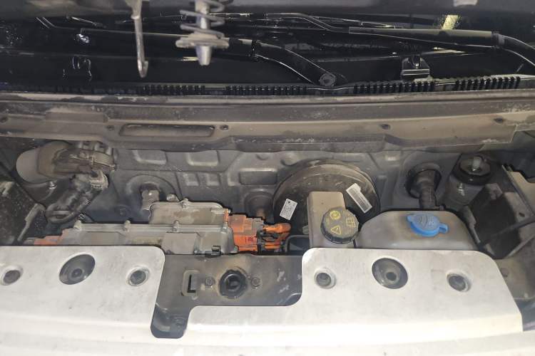 Used Chery New Energy QQ Ice Cream 2022 170km Sundae Phosphate Lithium-Ion Engine Bay