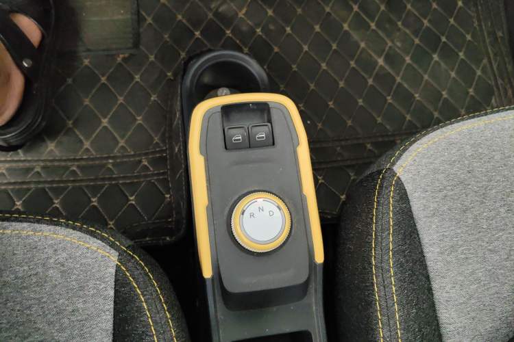 Used Chery New Energy QQ Ice Cream 2022 170km Sundae Phosphate Lithium-Ion Gear Lever