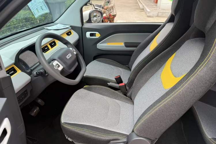 Used Chery New Energy QQ Ice Cream 2022 170km Sundae Phosphate Lithium-Ion Interior 2