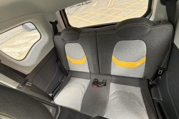 Used Chery New Energy QQ Ice Cream 2022 170km Sundae Phosphate Lithium-Ion Interior 3