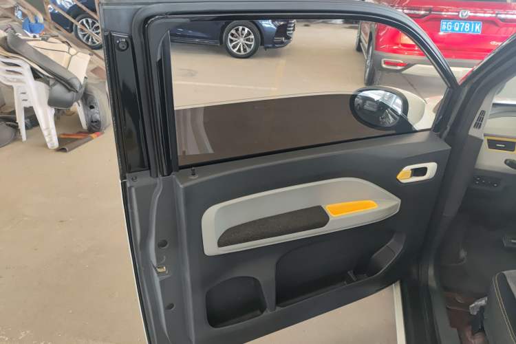 Used Chery New Energy QQ Ice Cream 2022 170km Sundae Phosphate Lithium-Ion Interior 8