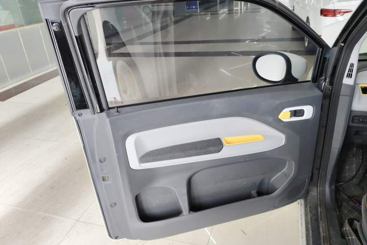 Used Chery New Energy QQ Ice Cream 2022 170km Sundae Phosphate Lithium-Ion Left Rear Door Interior