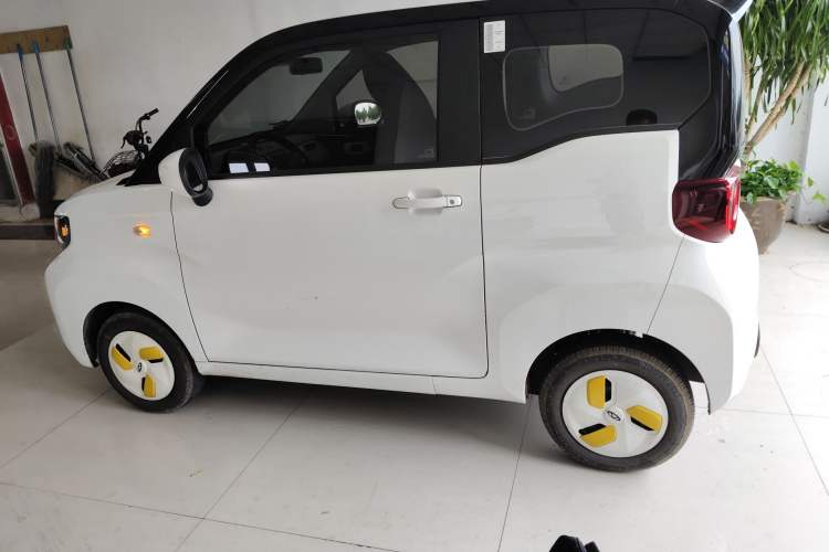 Used Chery New Energy QQ Ice Cream 2022 170km Sundae Phosphate Lithium-Ion Left Side