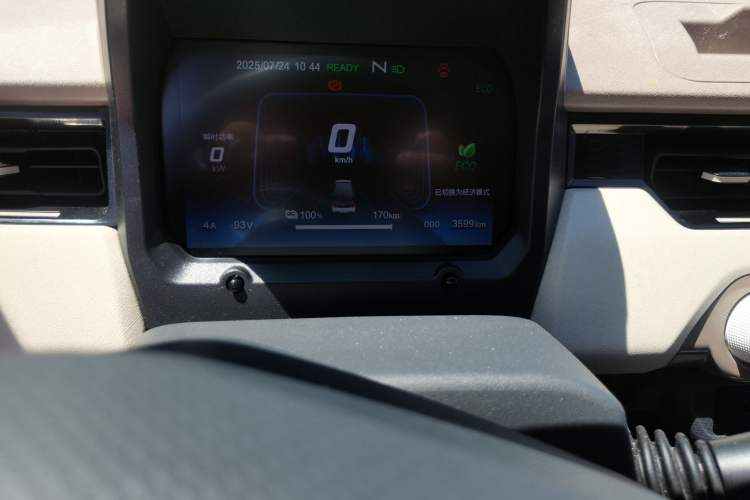 Used Chery New Energy QQ Ice Cream 2022 170km Sundae Phosphate Lithium-Ion Odometer Close Up