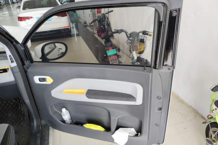 Used Chery New Energy QQ Ice Cream 2022 170km Sundae Phosphate Lithium-Ion Right Front Door Interior