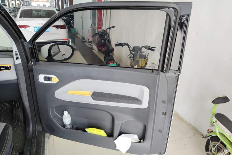 Used Chery New Energy QQ Ice Cream 2022 170km Sundae Phosphate Lithium-Ion Right Rear Door Interior