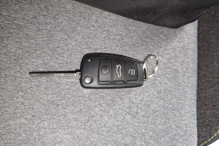 Used Chery New Energy QQ Ice Cream 2022 170km Sundae Phosphate Lithium-Ion Vehicle Key