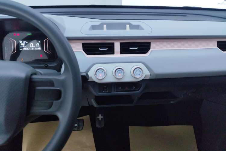 Used Chery New Energy QQ Ice Cream 2023 170km Milkshake – Lithium Iron Phosphate Audio And AC Panel
