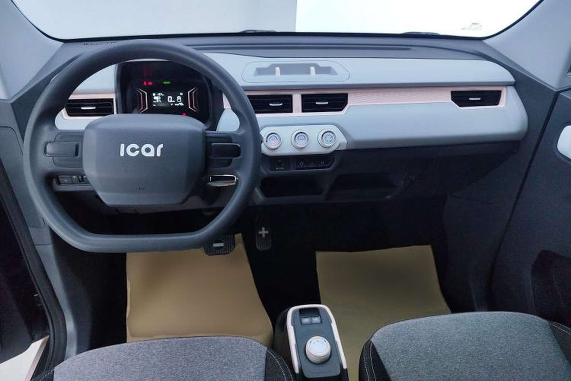 Used Chery New Energy QQ Ice Cream 2023 170km Milkshake – Lithium Iron Phosphate Center Console