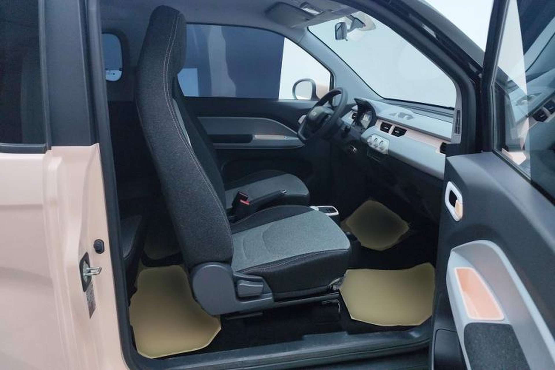 Used Chery New Energy QQ Ice Cream 2023 170km Milkshake – Lithium Iron Phosphate Right Front Seat