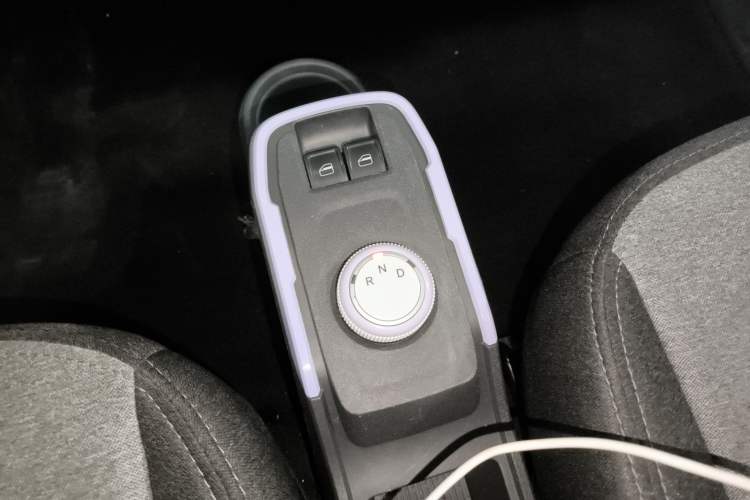 Used Chery New Energy QQ Ice Cream 2023 170km Milkshake – Lithium Iron Phosphate Gear Lever