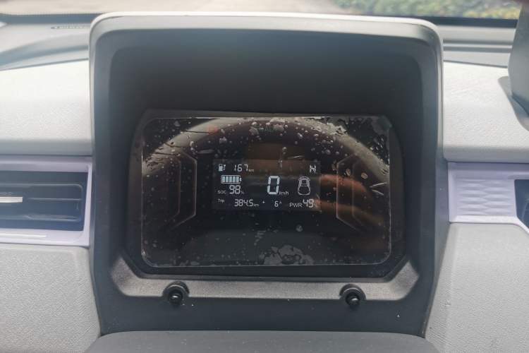 Used Chery New Energy QQ Ice Cream 2023 170km Milkshake – Lithium Iron Phosphate Interior 5