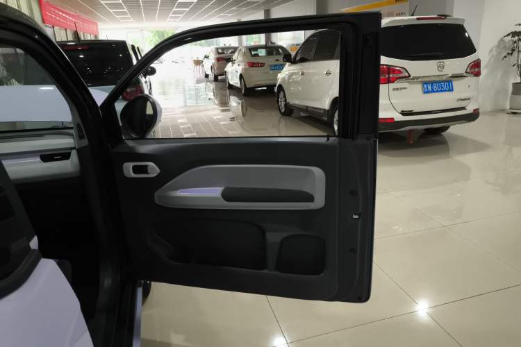 Used Chery New Energy QQ Ice Cream 2023 170km Milkshake – Lithium Iron Phosphate Right Front Door Interior