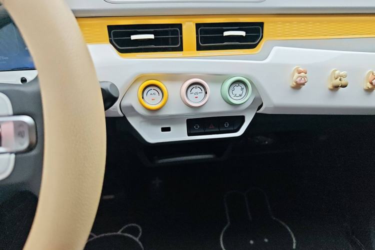 Used Chery New Energy QQ Ice Cream 2023 170km Milkshake – Lithium Iron Phosphate Audio And AC Panel