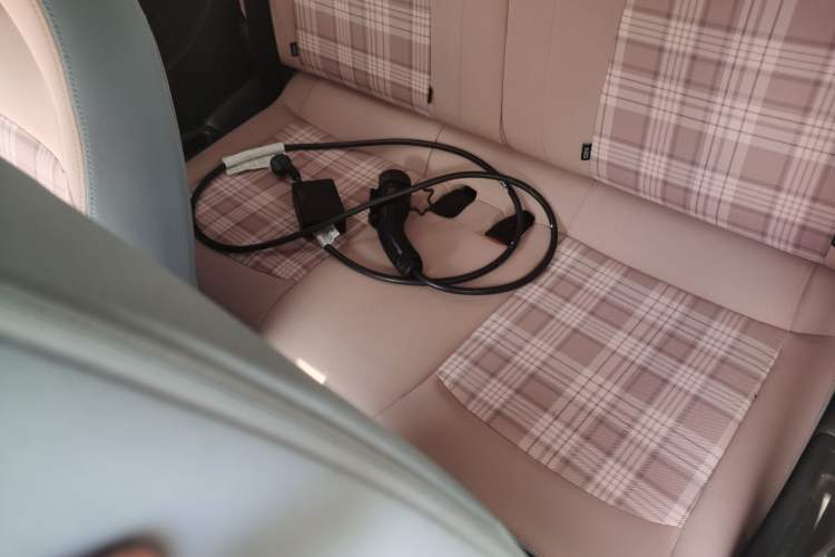 Used Chery New Energy QQ Ice Cream 2024 170km Sundae Interior 1