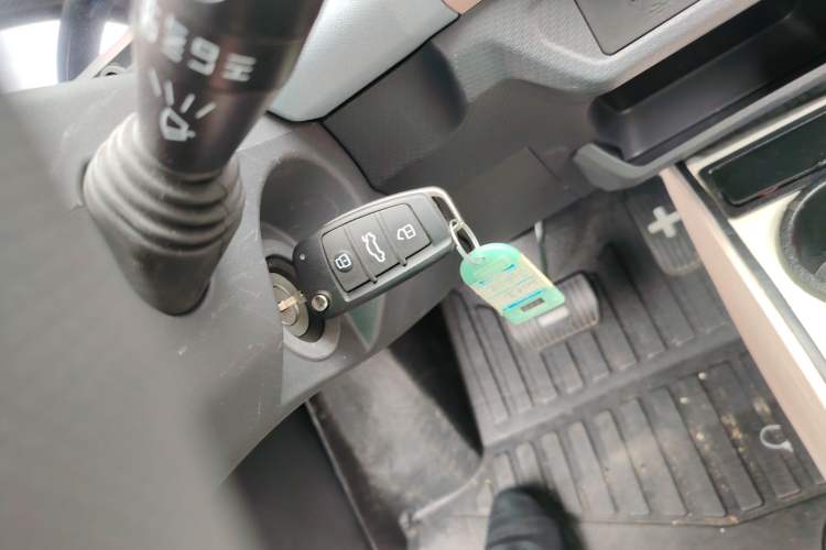 Used Chery New Energy QQ Ice Cream 2024 Facelifted 205km Sundae Interior 1