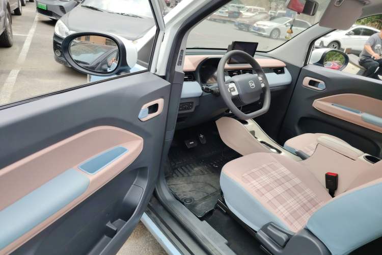 Used Chery New Energy QQ Ice Cream 2024 Facelifted 205km Sundae Interior 3