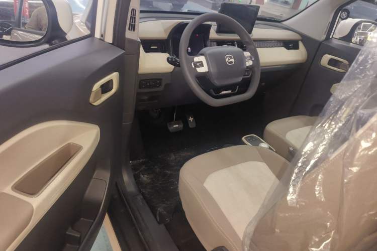 Used Chery New Energy QQ Ice Cream 2024 Facelifted 205km Sundae Interior 2