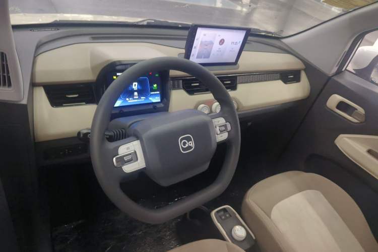 Used Chery New Energy QQ Ice Cream 2024 Facelifted 205km Sundae Interior 3