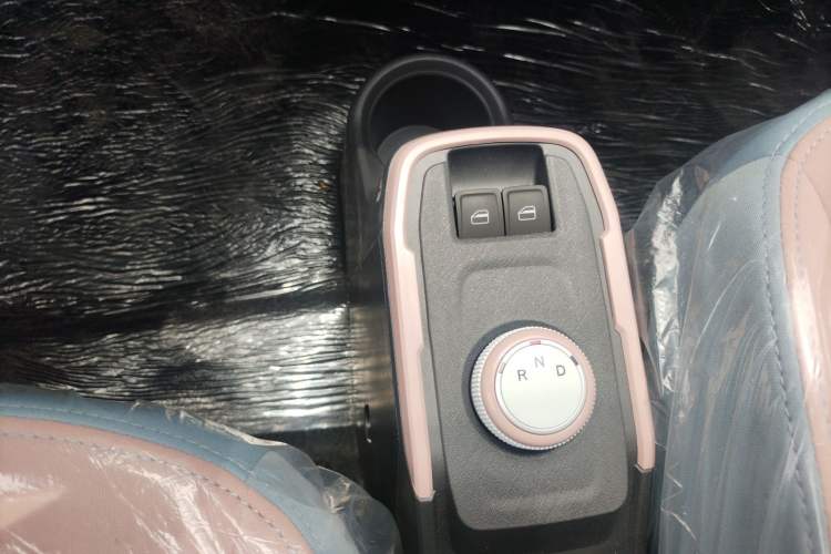 Used Chery New Energy QQ Ice Cream 2024 Edition Youth Version 205km Sundae Gear Lever
