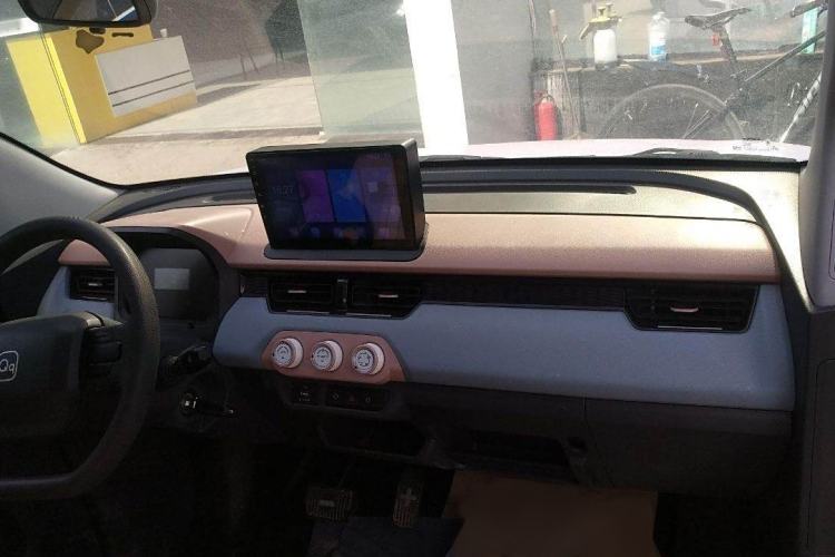 Used Chery New Energy QQ Ice Cream 2024 Edition Youth Version 120km Milkshake Interior 1