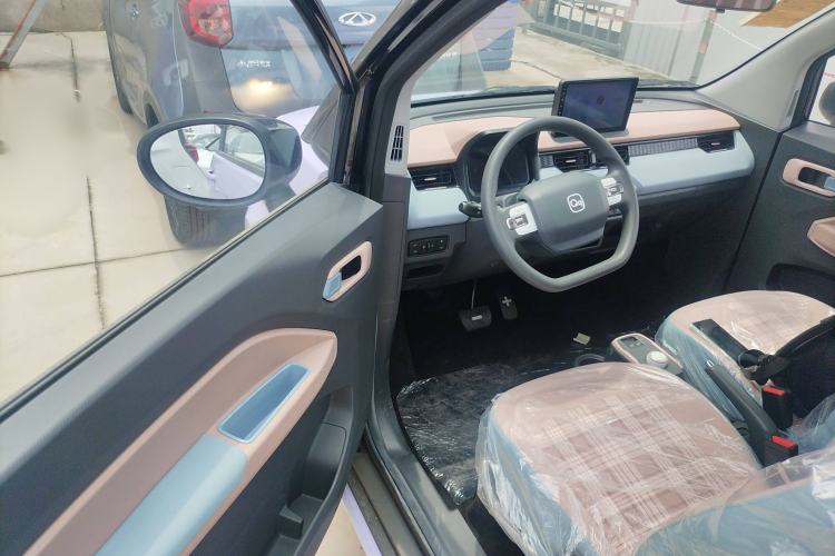 Used Chery New Energy QQ Ice Cream 2024 Edition Youth Version 205km Sundae Interior 3