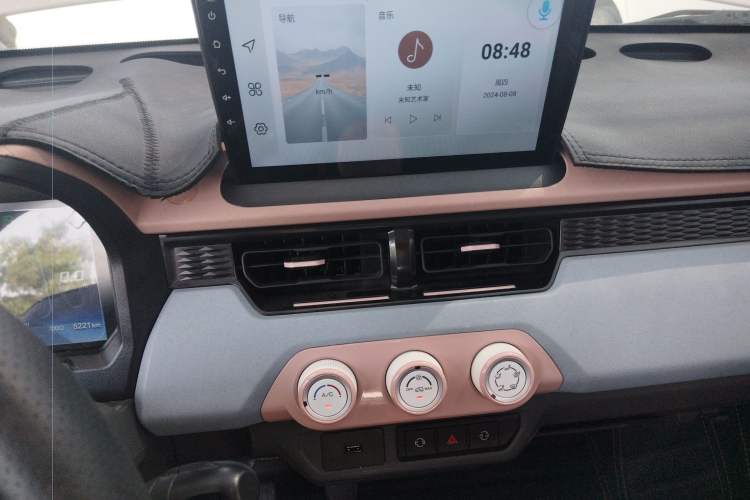 Used Chery New Energy QQ Ice Cream 2024 Edition Youth Version 205km Sundae Audio And AC Panel