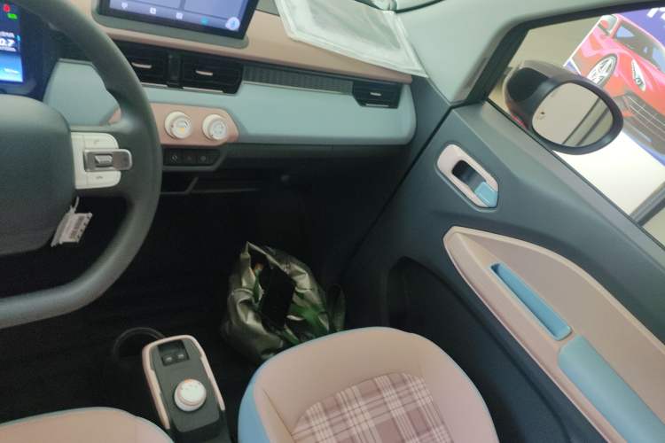 Used Chery New Energy QQ Ice Cream 2024 Edition Youth Version 205km Sundae Audio And AC Panel