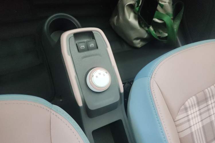 Used Chery New Energy QQ Ice Cream 2024 Edition Youth Version 205km Sundae Gear Lever