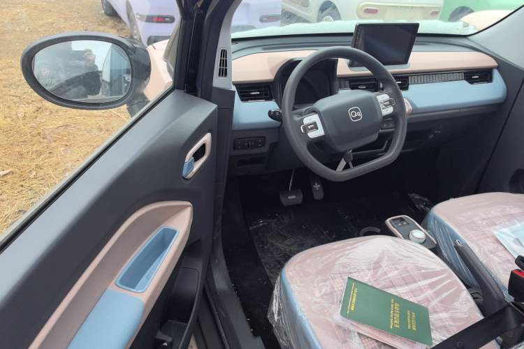 Used Chery New Energy QQ Ice Cream 2024 Edition Youth Version 205km Sundae Interior 2