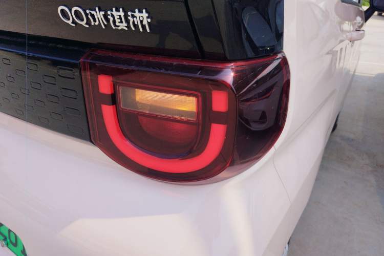 Used Chery New Energy QQ Ice Cream 2024 Edition Youth Version 205km Sundae Right Rear Taillight