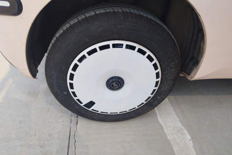 Used Chery New Energy QQ Ice Cream 2024 Edition Youth Version 205km Sundae Right Rear Wheel Hub