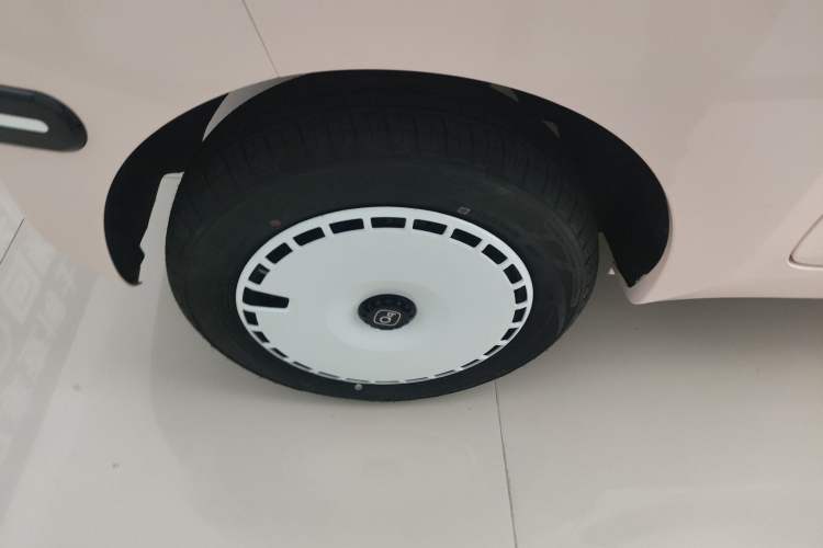 Used Chery New Energy QQ Ice Cream 2024 Edition Youth Version 205km Sundae Right Rear Wheel Hub