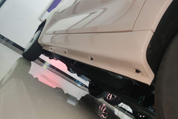Used Chery New Energy QQ Ice Cream 2024 Edition Youth Version 205km Sundae Right Side Sill