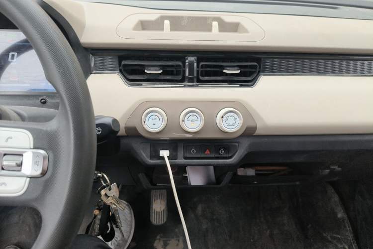 Used Chery New Energy QQ Ice Cream 2024 Restyled 170 km Sundae Audio And AC Panel