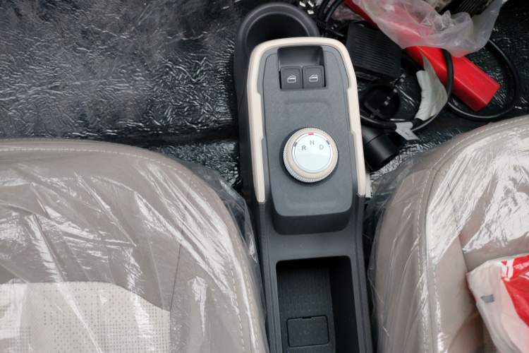 Used Chery New Energy QQ Ice Cream 2024 Edition Youth Version 205km Sundae Gear Lever