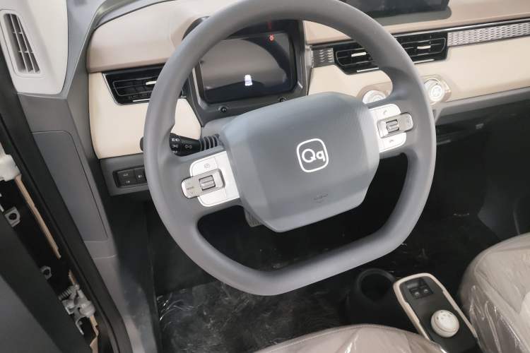 Used Chery New Energy QQ Ice Cream 2024 Facelifted 205km Sundae Interior 1