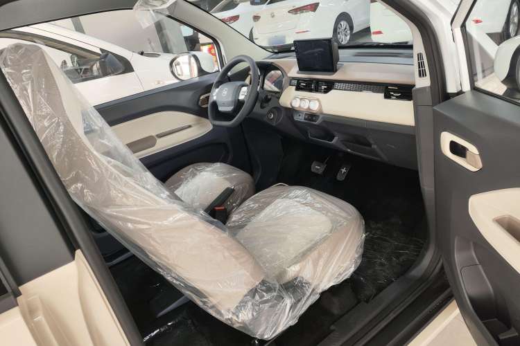 Used Chery New Energy QQ Ice Cream 2024 Facelifted 205km Sundae Interior 3