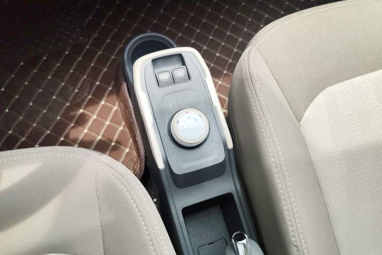 Used Chery New Energy QQ Ice Cream 2024 Edition Youth Version 205km Sundae Interior 5