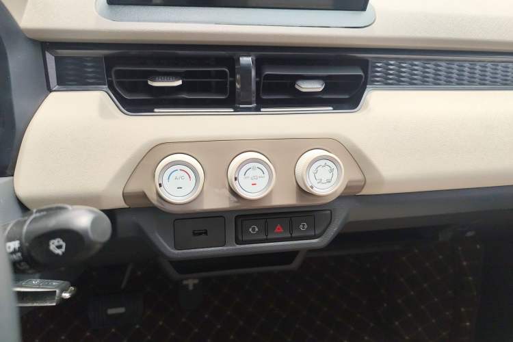 Used Chery New Energy QQ Ice Cream 2024 Edition Youth Version 205km Sundae Interior 6